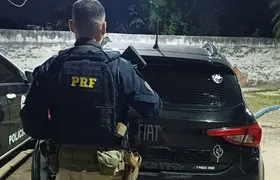 PRF recupera carro roubado há cerca de um mês no Rio