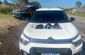 PRF recupera carro roubado na Rodovia Rio-Santos