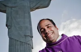 Padre Omar Raposo sofre acidente na Venezuela e fratura oito costelas