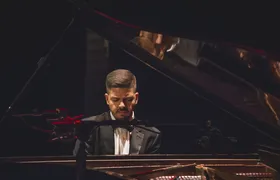 Pianista niteroiense faz sucesso pelo mundo com apresentações clássicas
