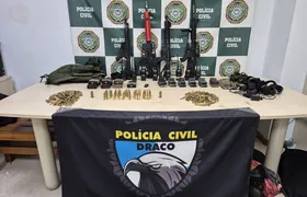 Polícia Civil prende quatro milicianos e apreende fuzis durante operação na Zona Oeste do Rio