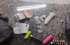 Polícia Militar apreende drogas e arma de fogo no Centro de Araruama