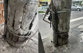 Poste com risco de queda assusta moradores no Alcântara