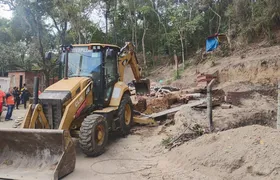 Prefeitura e Ministério Público combatem ocupação irregular e demolem construções clandestinas no Badu
