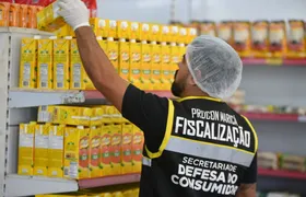 Procon de Maricá descarta 200 kg de alimentos e interdita setores de mercado por falta de higiene