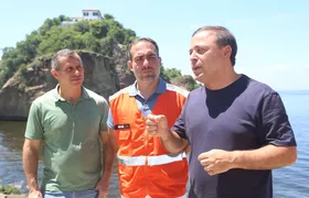 Rodrigo Neves acompanha Operação Verão nas praias de Niterói