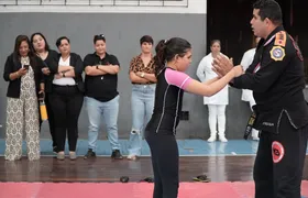 São Gonçalo ensina autodefesa para mulheres motoristas de aplicativo