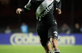 Sem contrato com o Vasco, Coutinho segue treinando no clube com autorização do Aston Villa