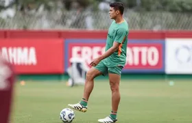 Thiago Silva treina e Fluminense fica perto de poder contar com o zagueiro