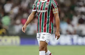 Thiago Silva volta a treinar no Fluminense, mas ainda separado do time