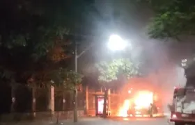 Troca de tiros no Morro dos Macacos acaba com um ferido e um ônibus incendiado