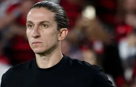 Vai sair? Filipe Luís ainda não respondeu proposta de renovação do Flamengo