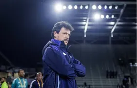 Vasco ajusta valores, tempo de contrato e apresenta nova proposta por Fernando Diniz