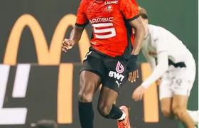 Vasco fecha acordo com Rennes para contratação do atacante Andrés Gómez