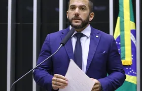 Vereadores de Niterói aprovam moção contra deputado Carlos Jordy por voto a favor da PEC da Blindagem