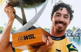 Yago Dora vence em Fiji e se torna campeão mundial de surf
