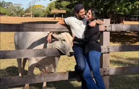Zé Felipe e Ana Castela publicam foto agarradinhos na fazenda da cantora