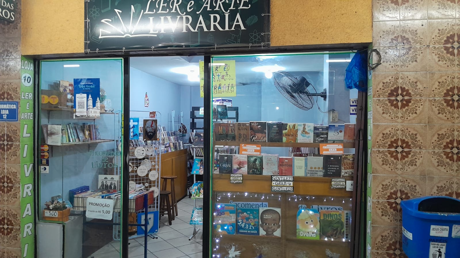 Fim de um ciclo! Última livraria de rua de São Gonçalo fecha as portas ...