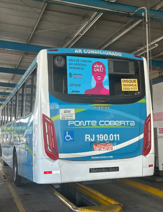 Ônibus No Rio Recebem Adesivos E Cartazes De Campanha Contra