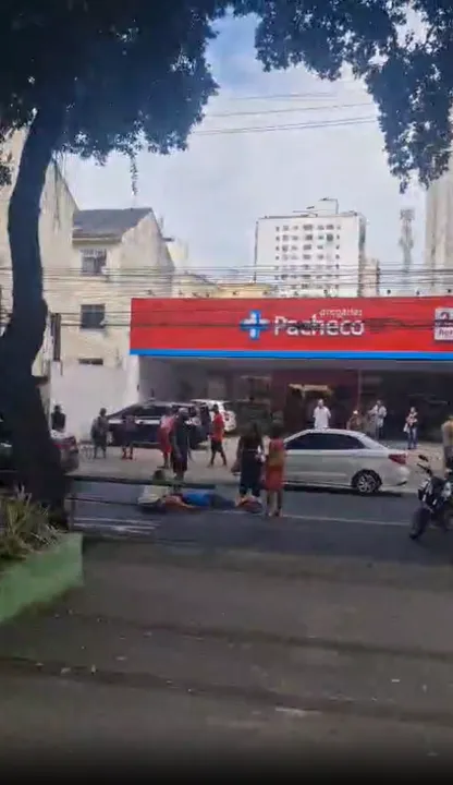 Acidente na Alameda São Boaventura deixou um pessoa ferida e complicou trânsito na região