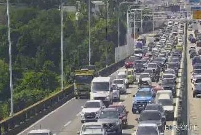 O acidente provocou retenções no trânsito, com congestionamento de até uma hora durante o pico da manhã