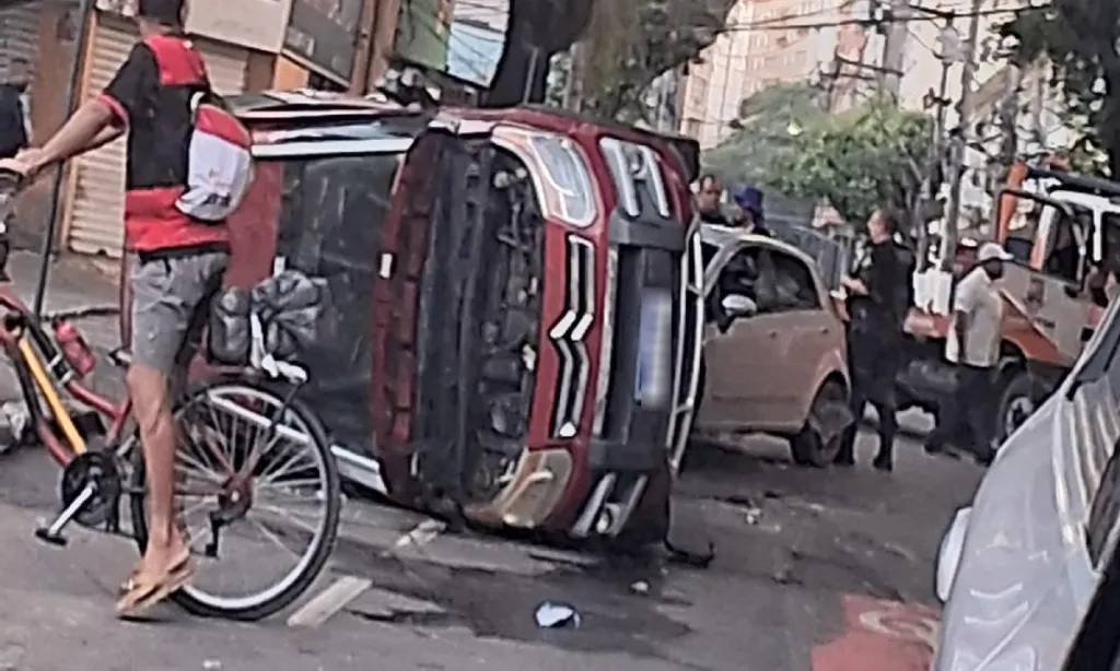 A via já foi liberada e o trânsito segue normalmente