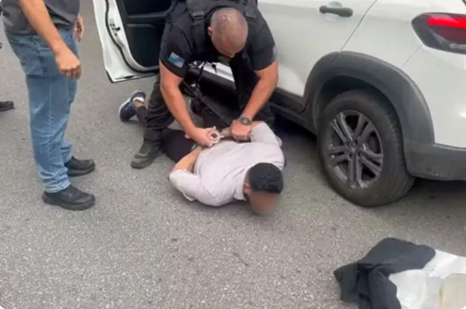 Criminoso 'Rouba Cena' é capturado saindo de motel em que estava escondido