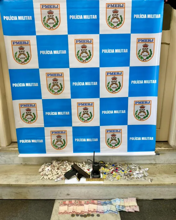 O material apreendido foi encaminhado para perícia, e o caso segue sob investigação