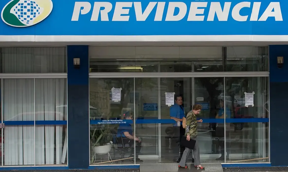 A população pode ser atendida através do aplicativo Meu INSS e pela central telefônica