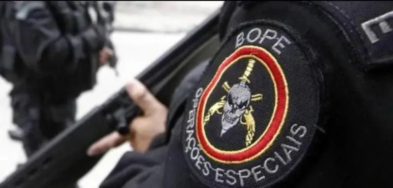 Agentes do Bope fazem patrulhamento ostensivo no Morro do Castro, no Fonseca, Nova Brasília, na Engenhoca e em Tenente Jardim