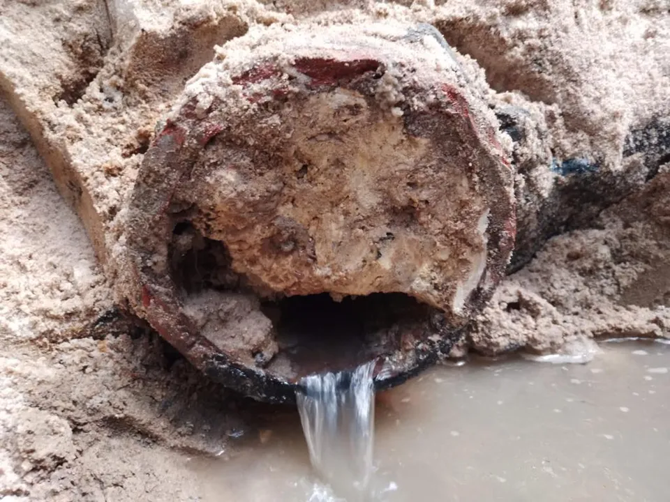 Tubulação entupida por óleo solidificado