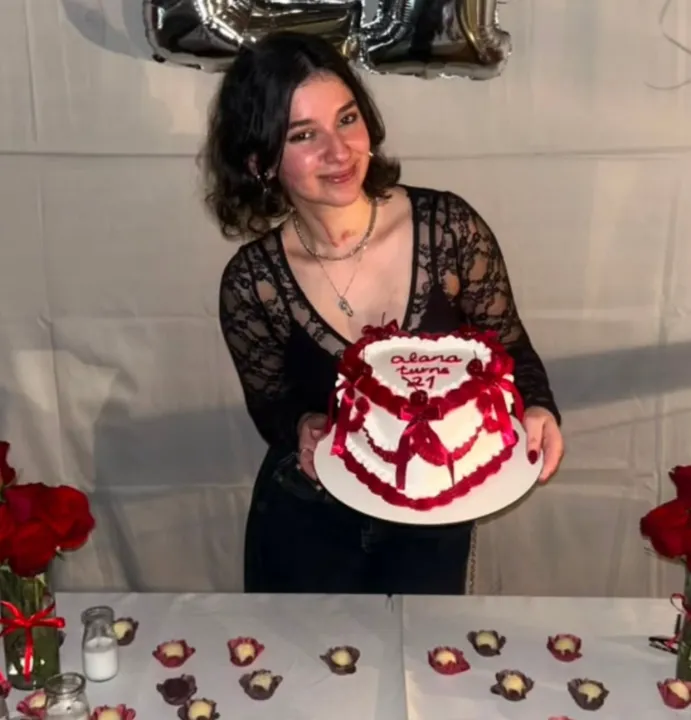 Alana Anísio, 21 anos