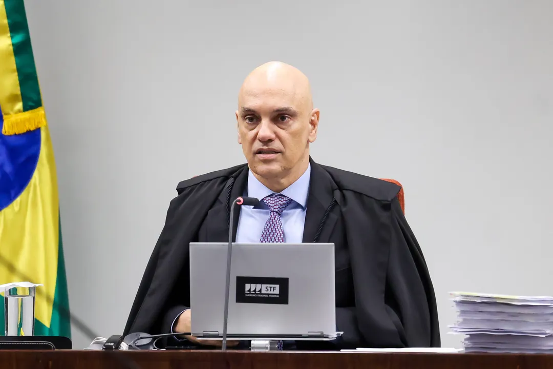 Alexandre de Moraes pediu a PF para prender Bolsonaro sem algemas e exposição da mídia