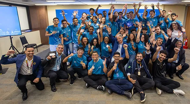 Ryana foi apresentada numa cerimônia de premiação na semana passada, na sede da Firjan, que homenageou ainda a Firjan SENAI Espaço da Moda como a melhor escola do estado
