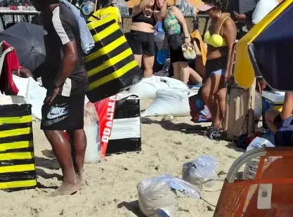 Ambulantes passaram a vender "camarote" improvisado
