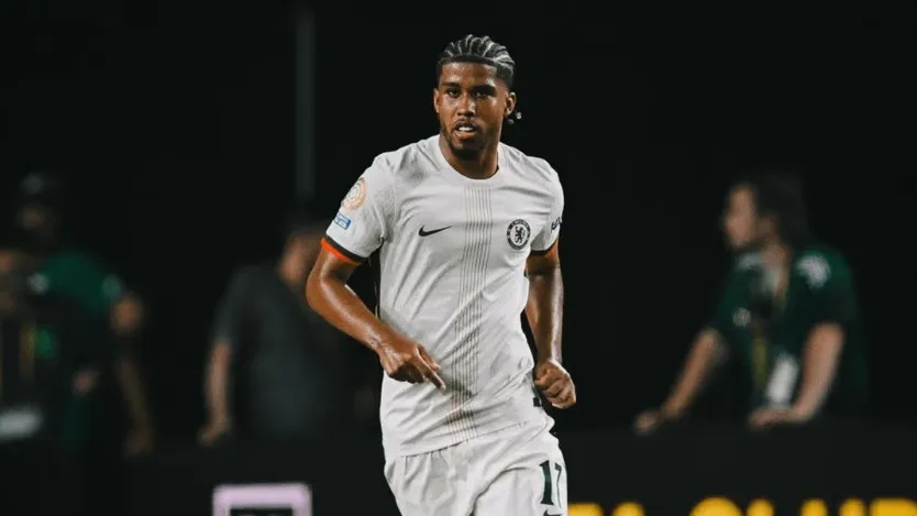 Andrey Santos se aproxima do Manchester United
