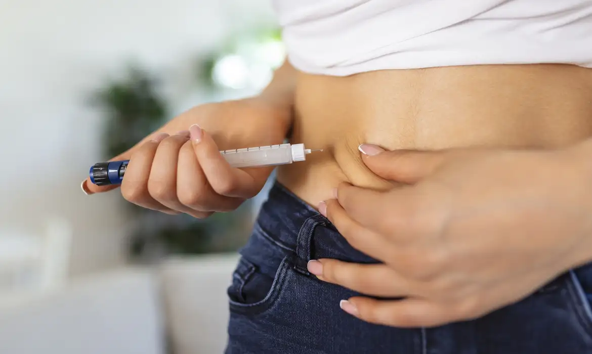 Anvisa emitiu alerta sobre os riscos do uso indevido de canetas emagrecedoras