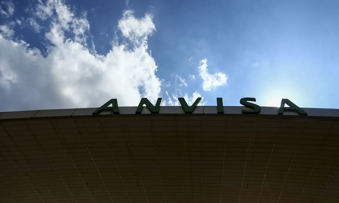Em nota, a Anvisa reforçou a orientação para que a população em geral e profissionais de saúde somente adquiram medicamentos em farmácias devidamente regularizadas