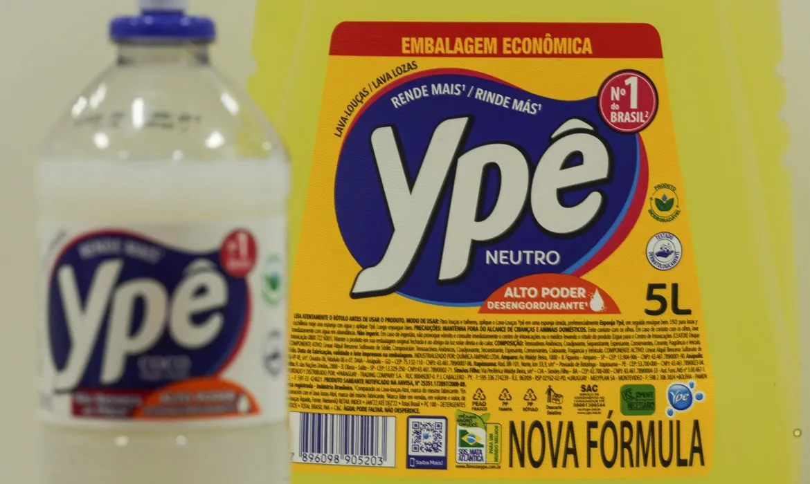 Determinada em 1º de abril, a suspensão atingiu detergentes, desinfetantes e lava-roupas da marca