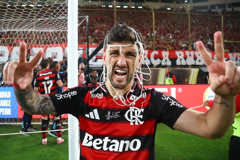 Arrascaeta conquista o prêmio de Rei da América em grande temporada pelo Flamengo