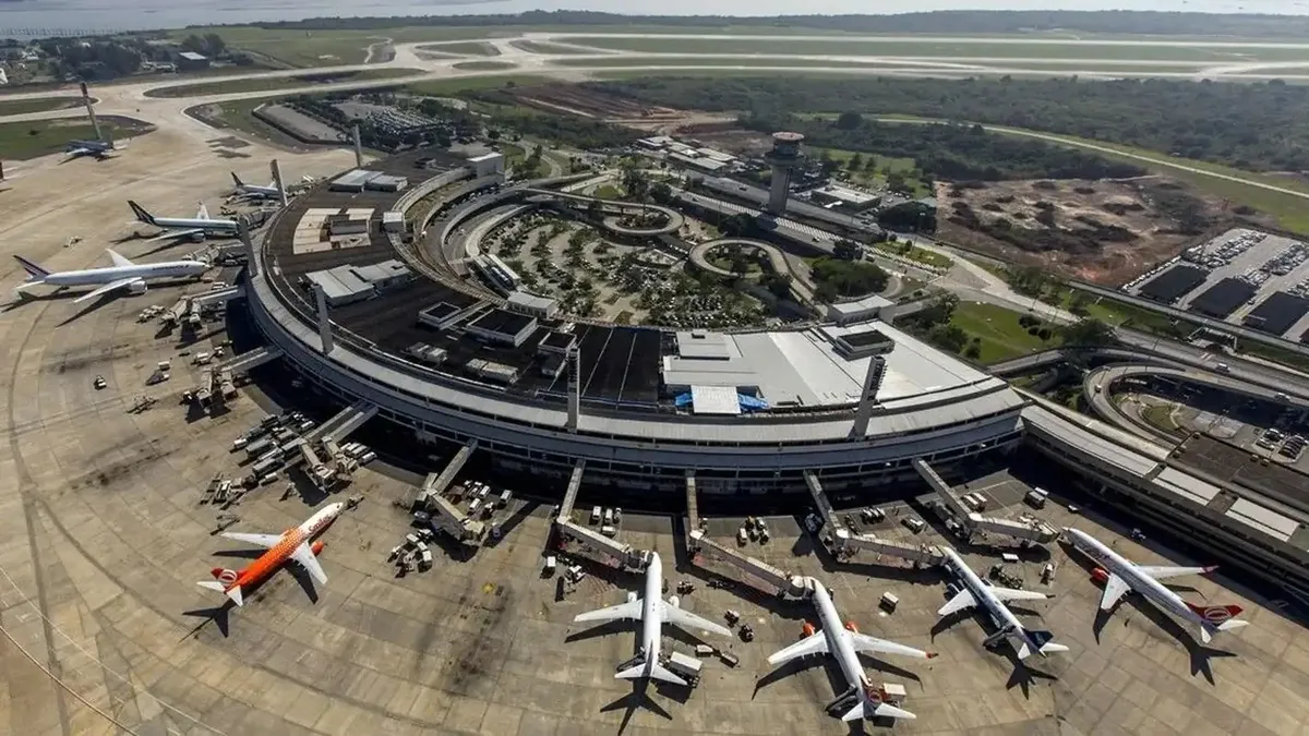 O Aeroporto Internacional do Galeão é administrada pela  concessionária RIOgaleão