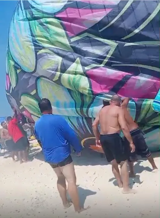 Balão caiu na praia de Itaipu