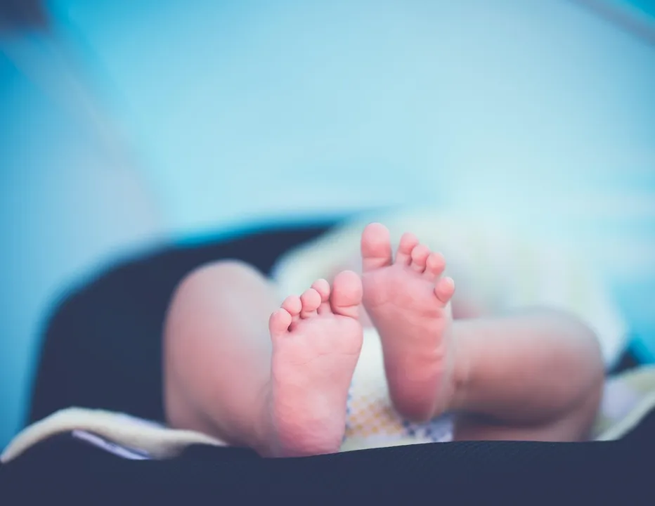 O bebê prematuro segue internado na UTI neonatal da maternidade, agora em estado grave