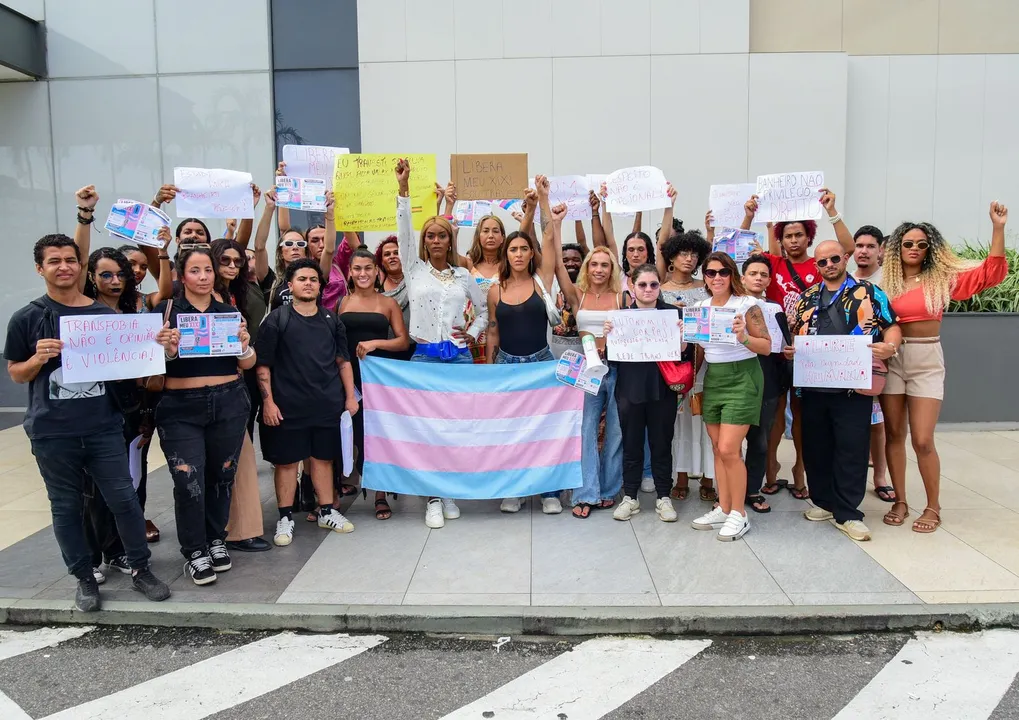 O protesto contou ainda com o apoio de diversos coletivos e organizações