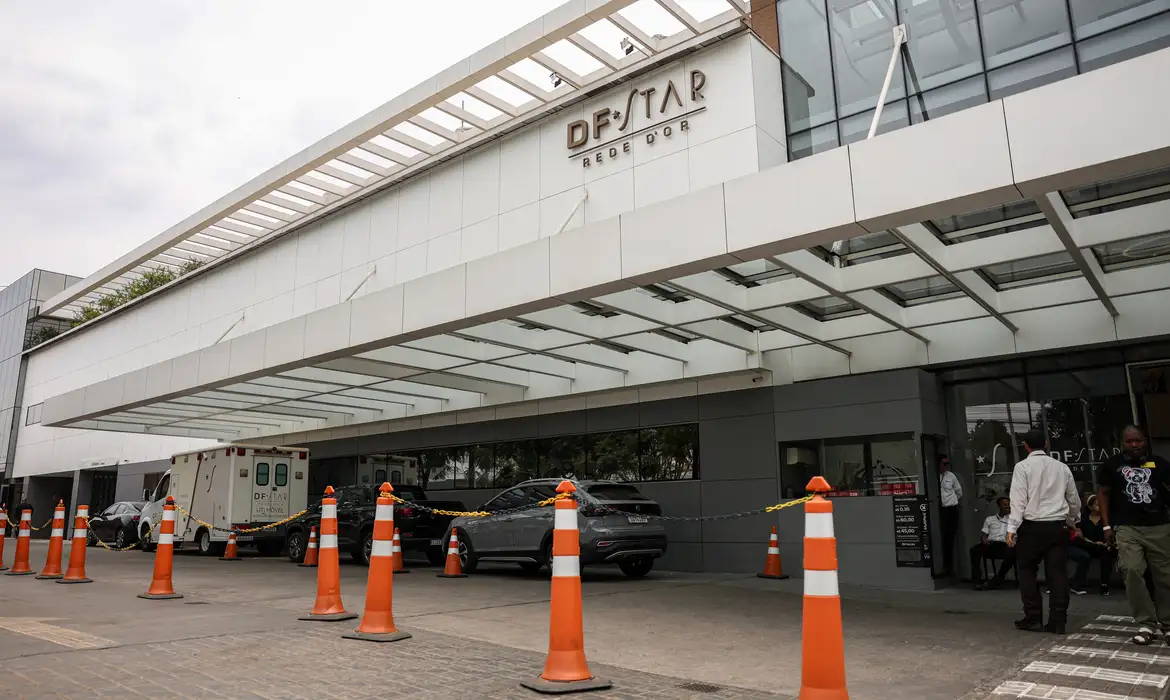 Bolsonaro está internado no Hospital DF Star, em Brasília