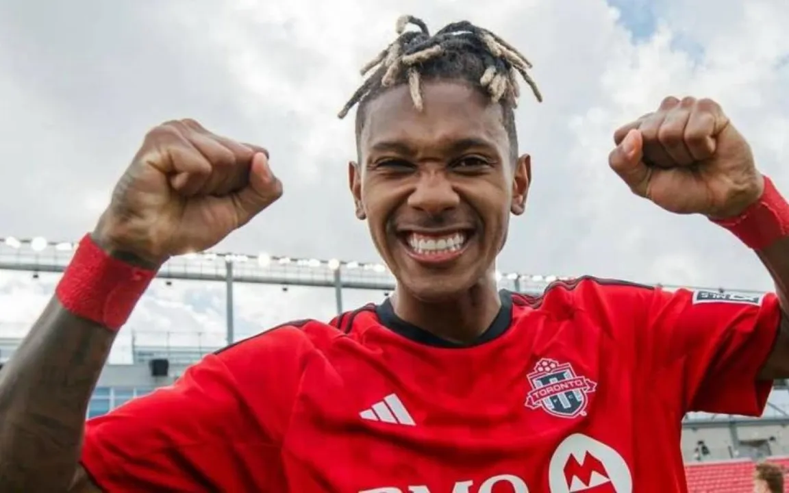 O jogador, porém, só poderá ser registrado após a resolução do transfer ban da Fifa