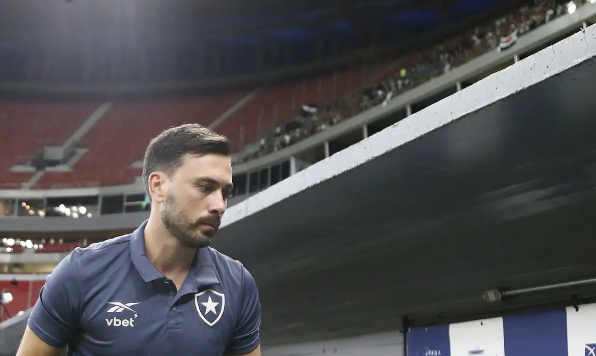 Segundo nota do Alvinegro, “a decisão foi tomada após reuniões nesta quarta-feira”