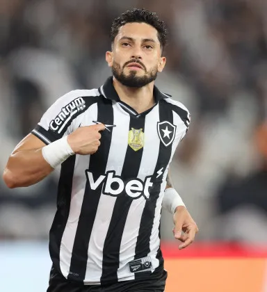 Alex Telles integrou a equipe do clube carioca em 2024