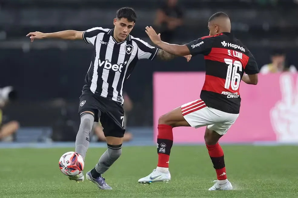 Botafogo e Flamengo fazem clássico neste sábado (14), no Nilton Santos