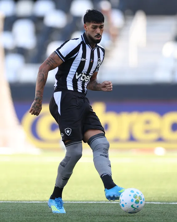 Barboza contra o Coritiba pelo Campeonato Brasileiro no Estadio Nilton Santos
